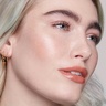 lisa eldridge ELEVATED GLOW HIGHLIGHTER النيبولا الكريستالية